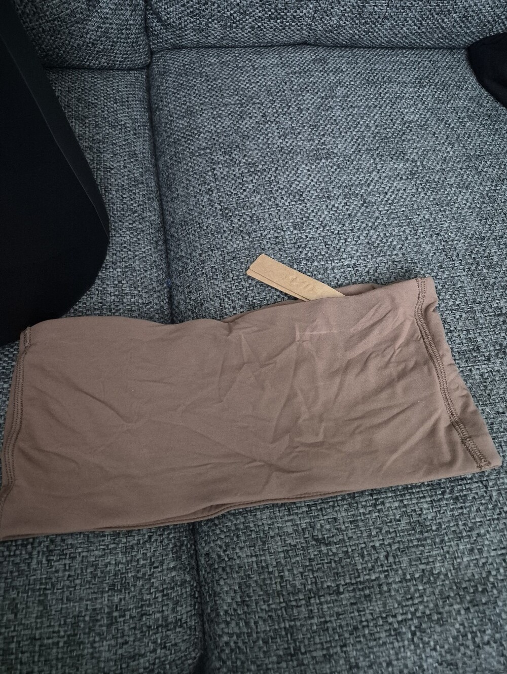 Skims Fits Everybody Bandeau in the color Jasper - Picture 3 of 4